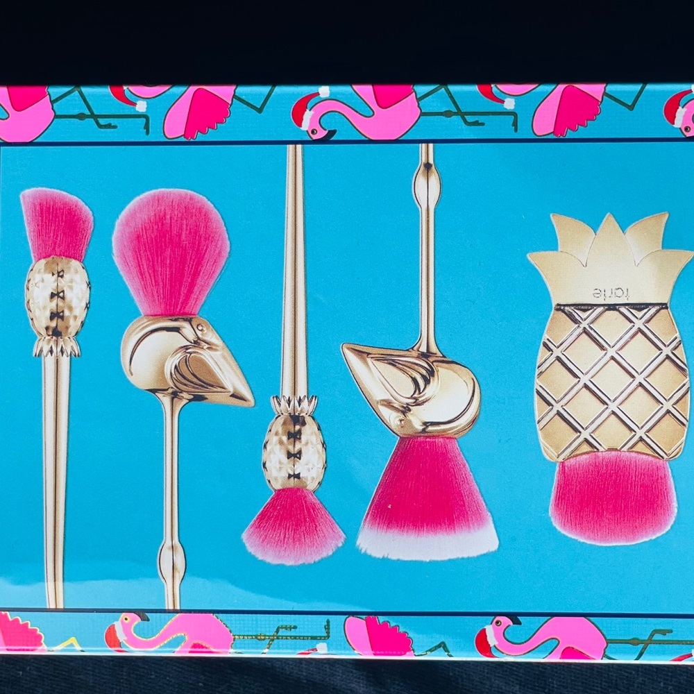 Beautiful Tarte Brush set ❣️